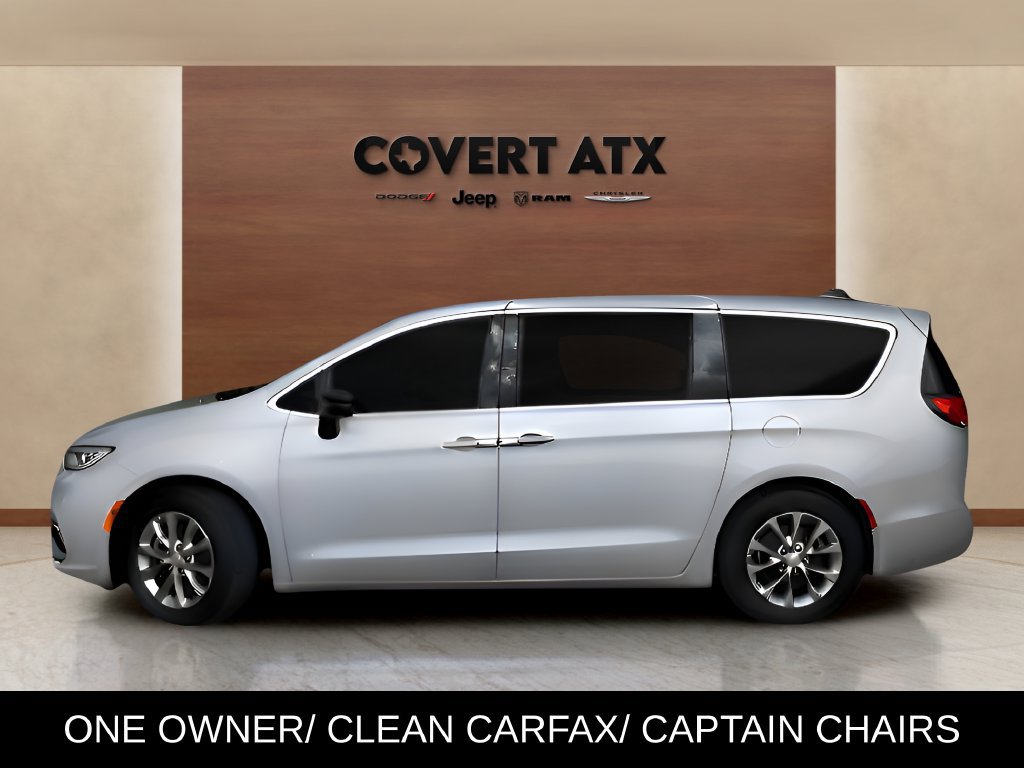 Used 2026 Chrysler Pacifica Limited FWD image 2