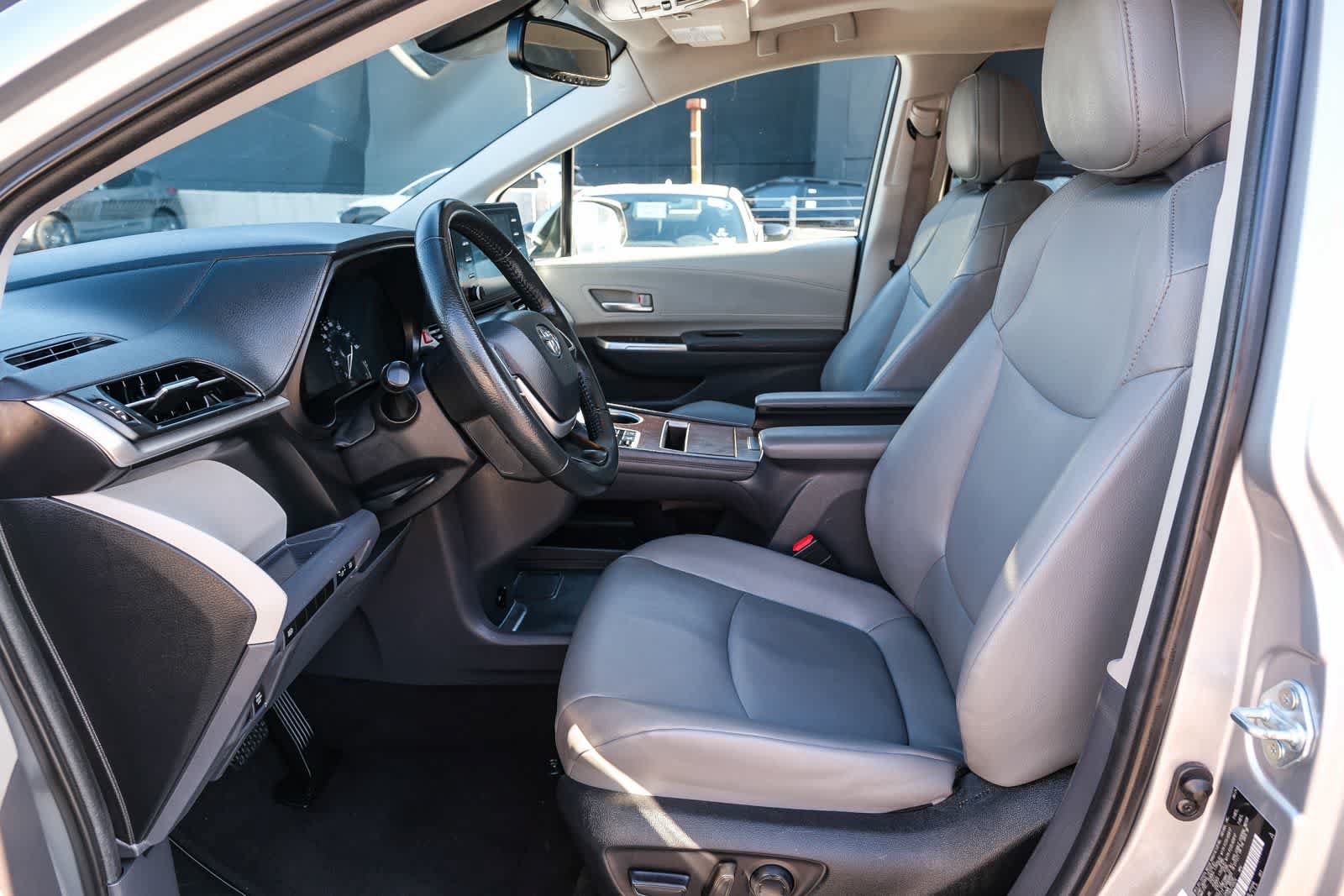 Certified 2024 Toyota Sienna XLE FWD image 21