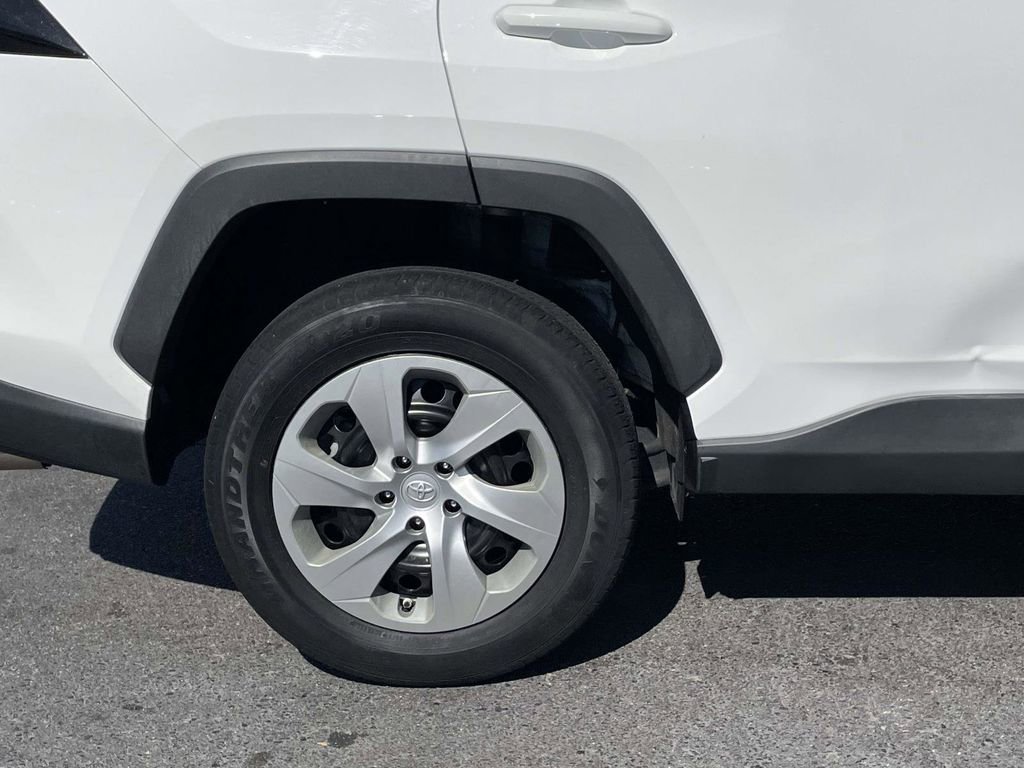 Used 2021 Toyota RAV4 LE FWD image 26