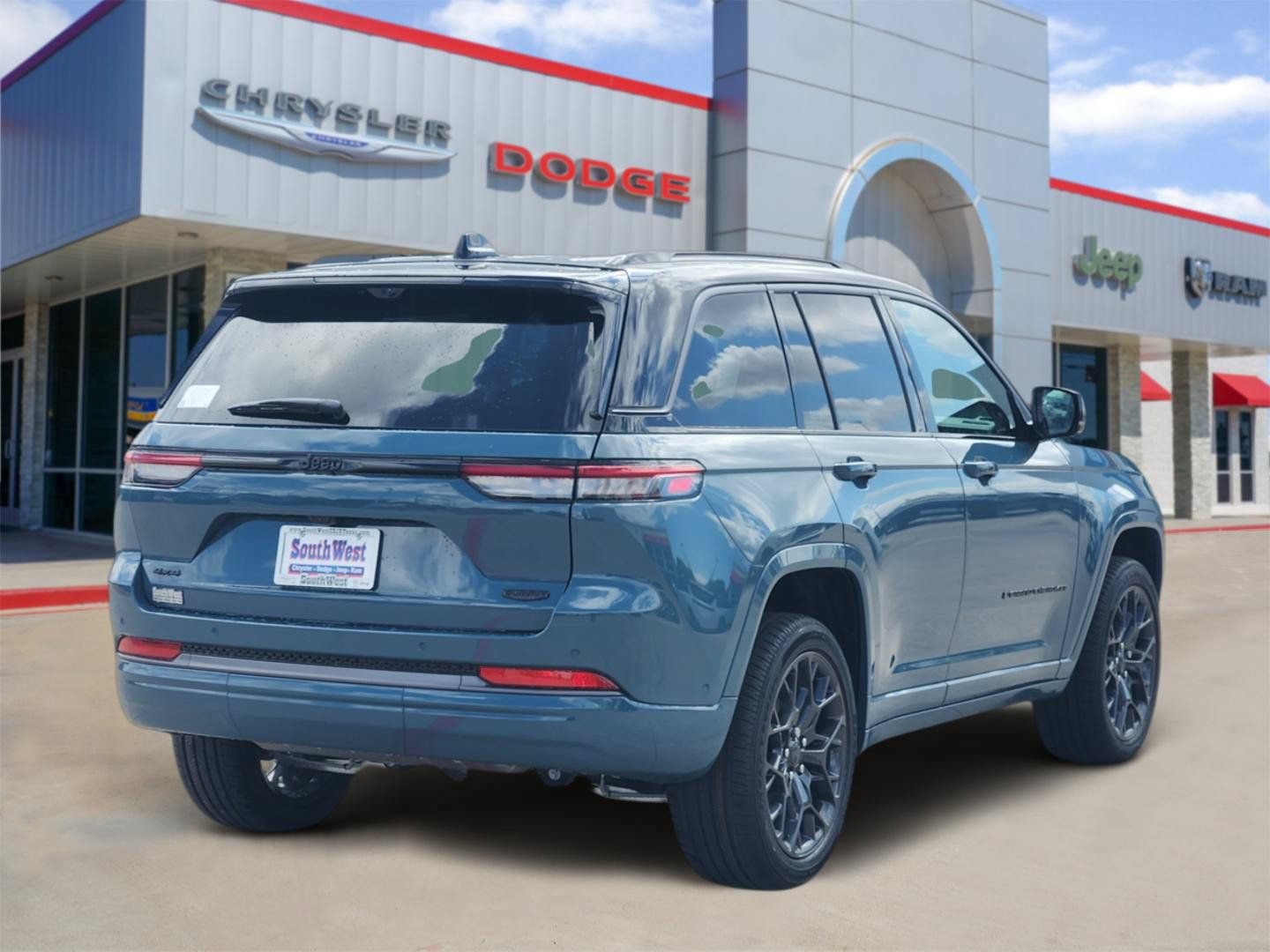 New 2026 Jeep Grand Cherokee Summit w/ Obsidian Package AWD/4WD image 5