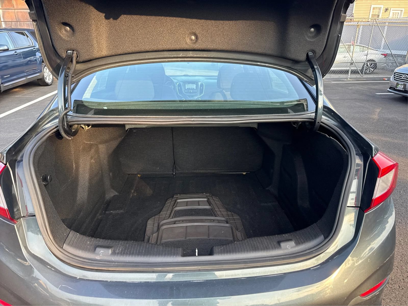 Used 2018 Chevrolet Cruze LT FWD image 13