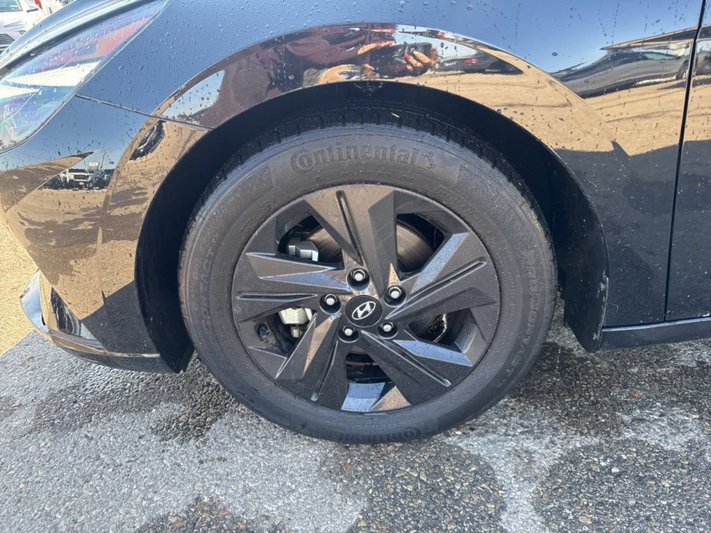 Used 2022 Hyundai Elantra SEL FWD image 15