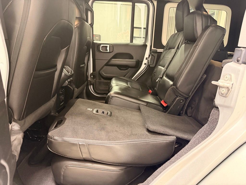 Used 2023 Jeep Wrangler Unlimited Sahara image 14