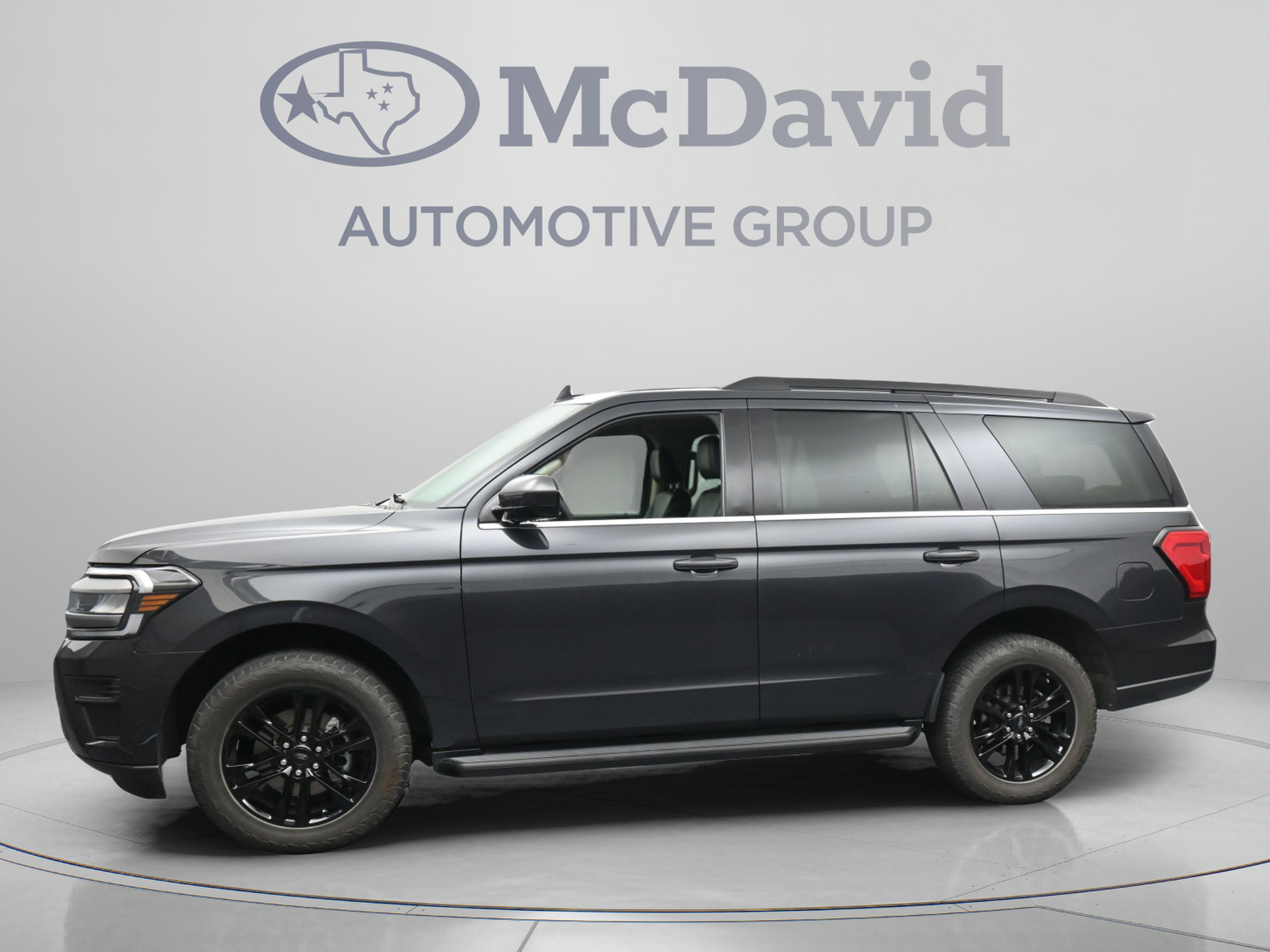 Used 2024 Ford Expedition XLT RWD image 5