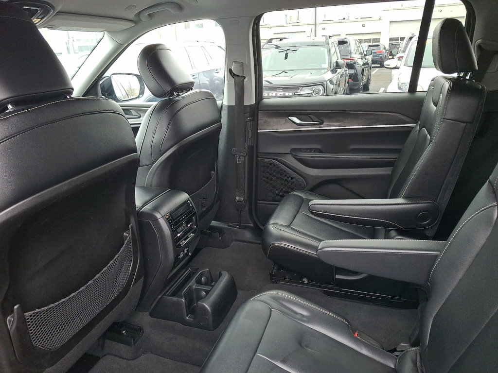 Used 2023 Jeep Grand Cherokee L Limited image 20