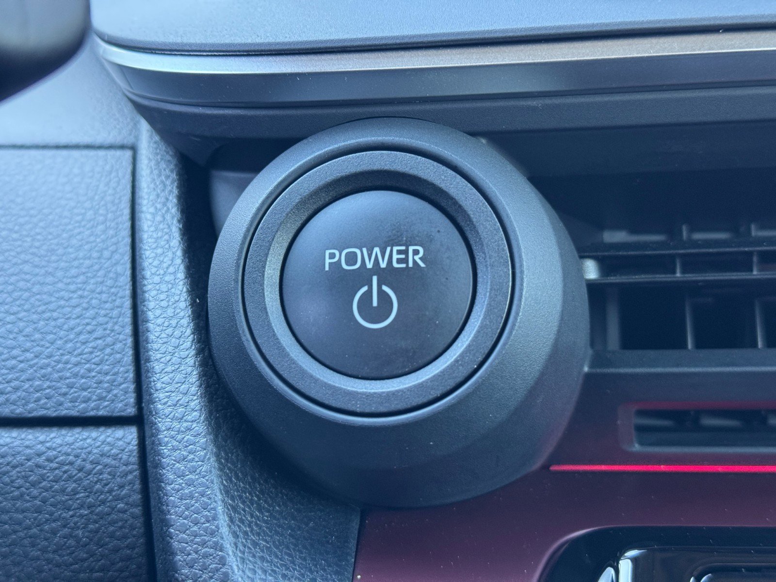 Used 2025 Toyota Prius Plug-In Hybrid XSE FWD image 21