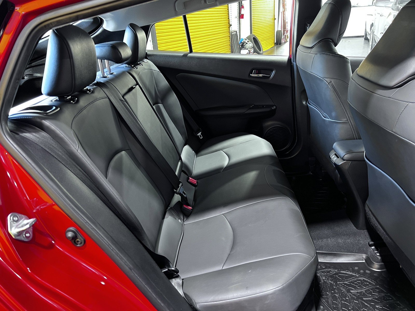 Used 2020 Toyota Prius XLE image 18