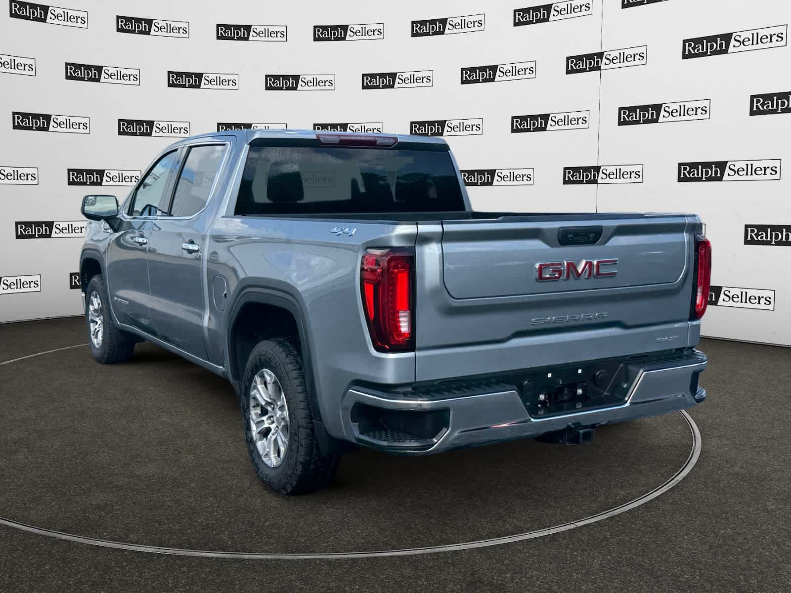 Used 2025 GMC Sierra 1500 SLT AWD/4WD image 4