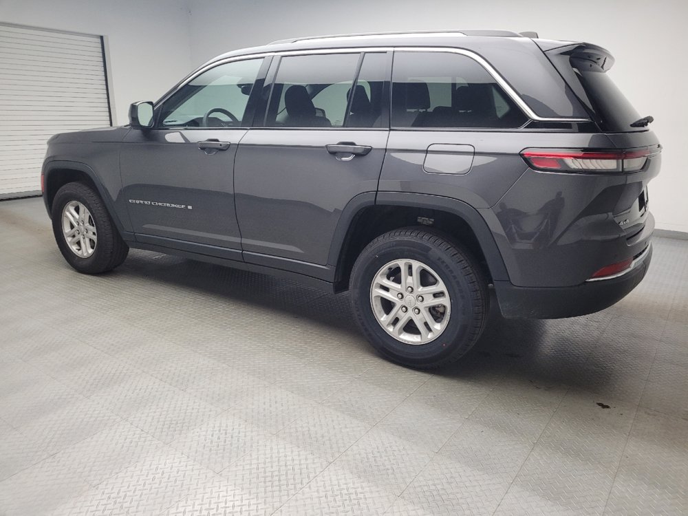 Used 2023 Jeep Grand Cherokee Laredo AWD/4WD image 3