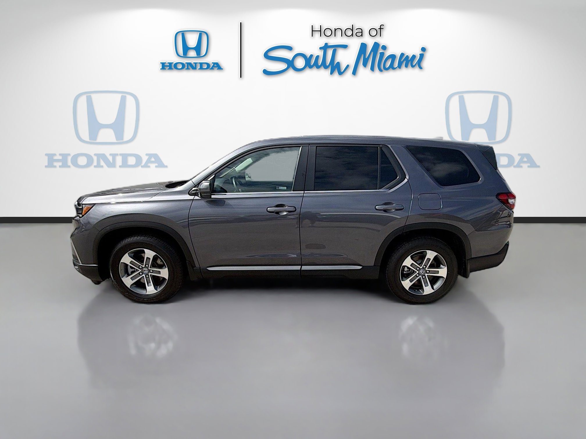 Certified 2025 Honda Pilot EX-L image 4