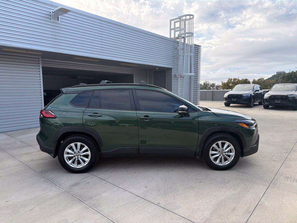 Used 2026 Toyota Corolla Cross LE FWD image 8