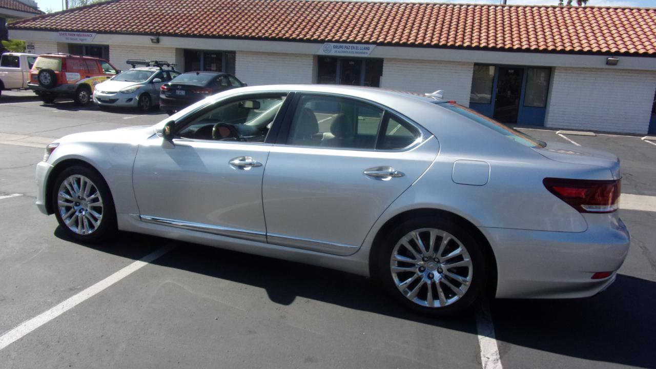 Used 2013 Lexus LS 460 w/ Comfort Pkg image 3