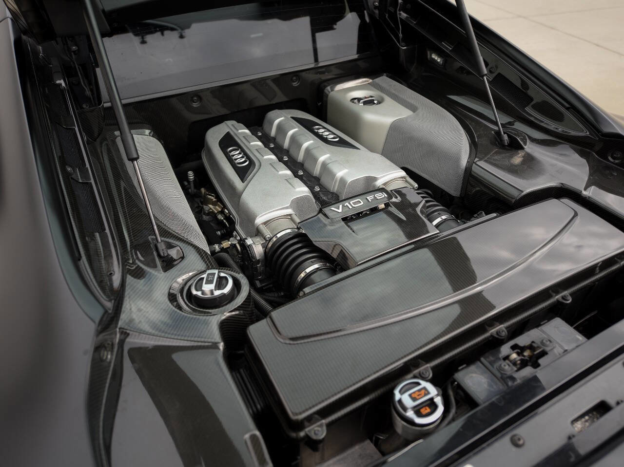 Used 2012 Audi R8 V10 w/ Enhanced Leather Pkg image 17