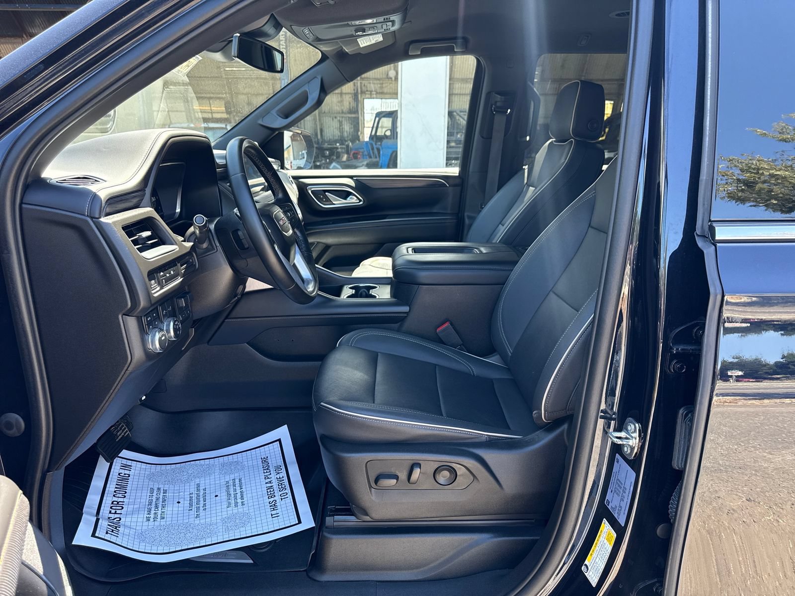 Used 2023 GMC Yukon SLT w/ Max Trailering Package AWD/4WD image 9