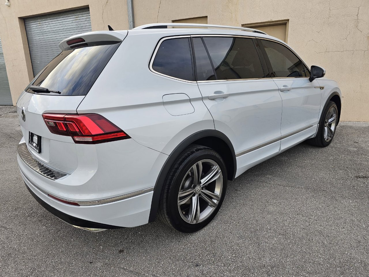 Used 2019 Volkswagen Tiguan SEL R-Line image 4