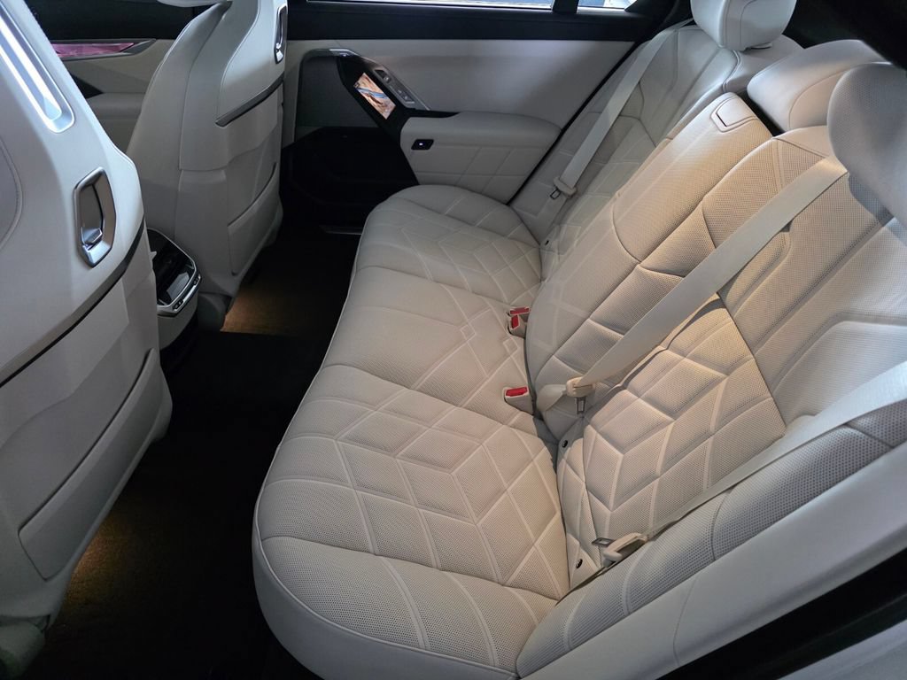 New 2026 BMW 740i w/ Executive Package RWD image 12