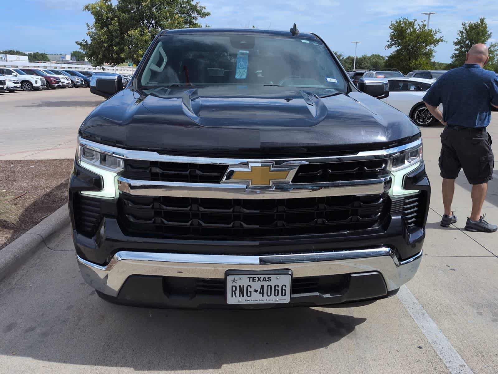 Used 2022 Chevrolet Silverado 1500 LT RWD image 2