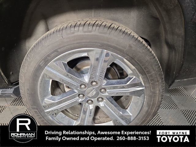 Used 2018 Cadillac Escalade Platinum image 11