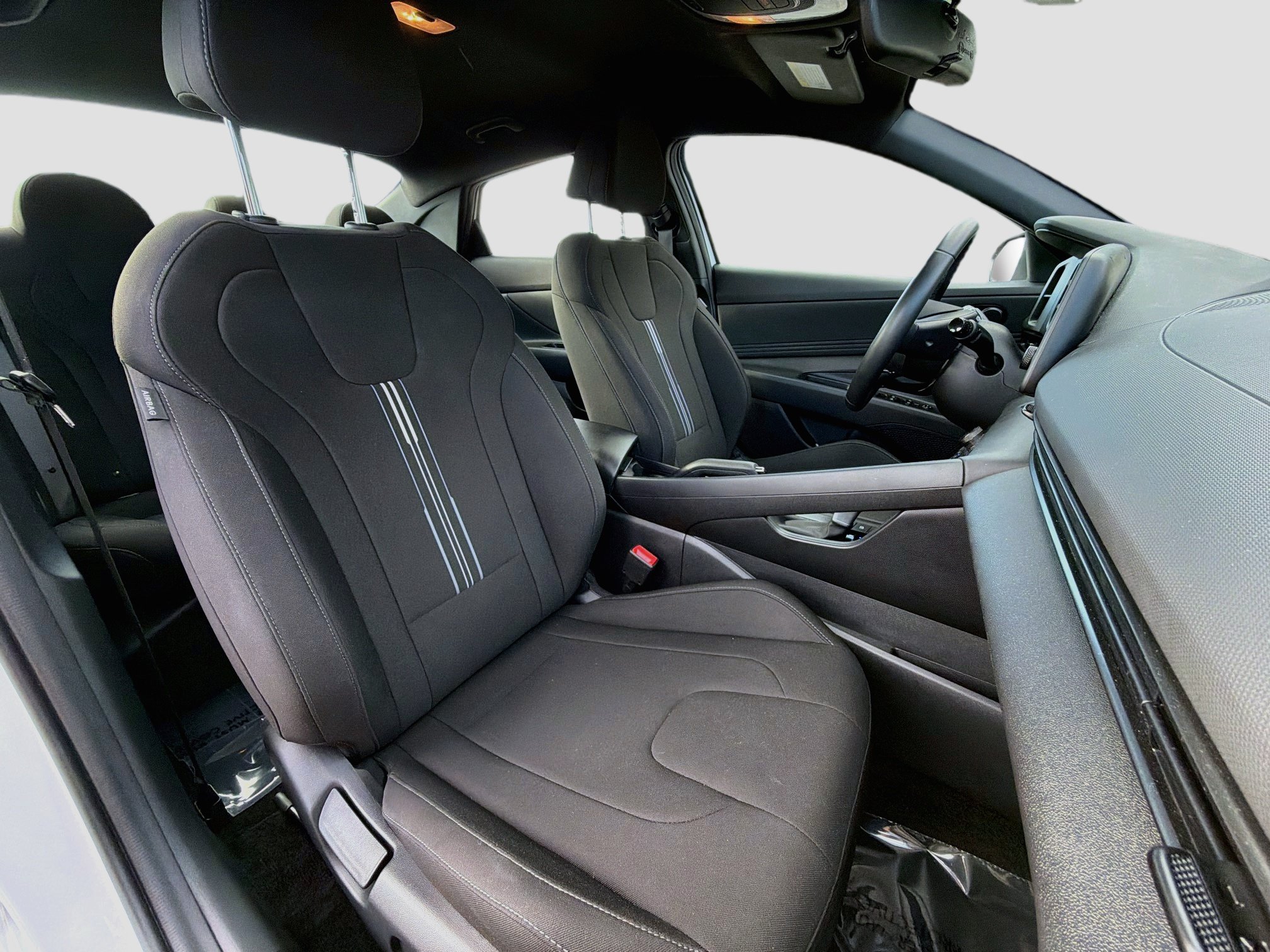 Used 2025 Hyundai Elantra Sport FWD image 14