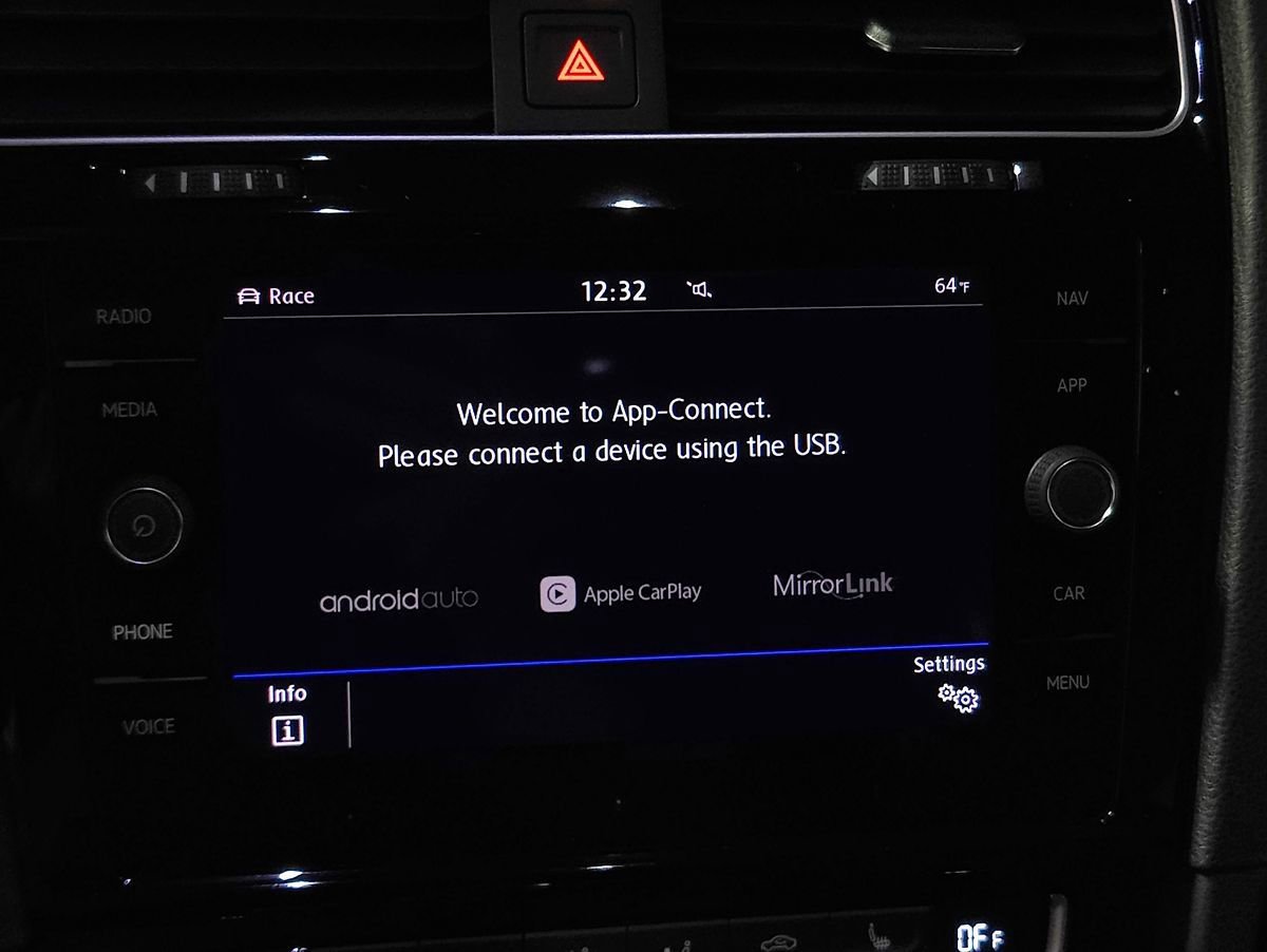 Used 2019 Volkswagen Golf R 4-Door AWD/4WD image 39