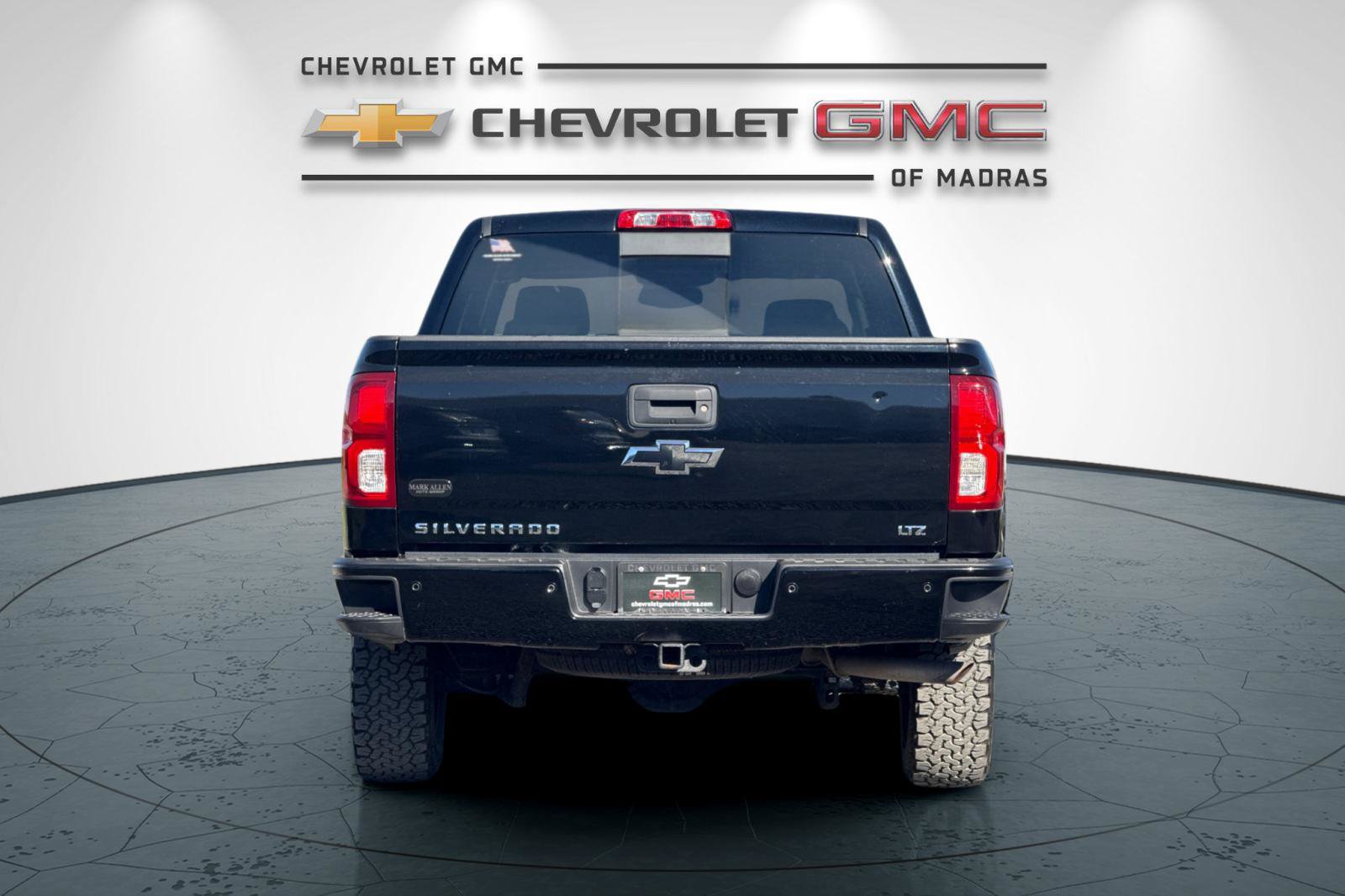 Used 2017 Chevrolet Silverado 1500 LTZ Z71 w/ Midnight Edition AWD/4WD image 4