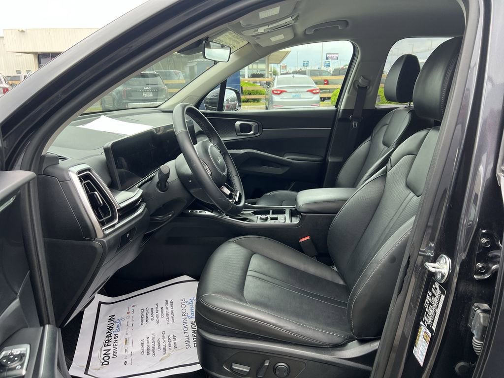 Used 2025 Kia Sorento S FWD image 11