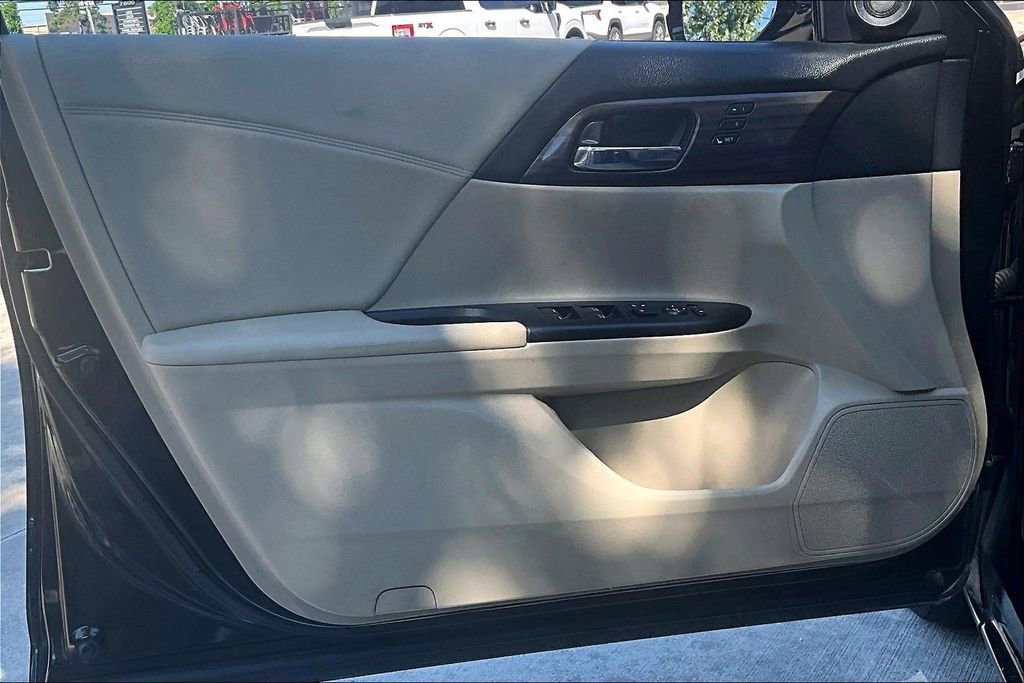 Used 2017 Honda Accord EX-L image 24