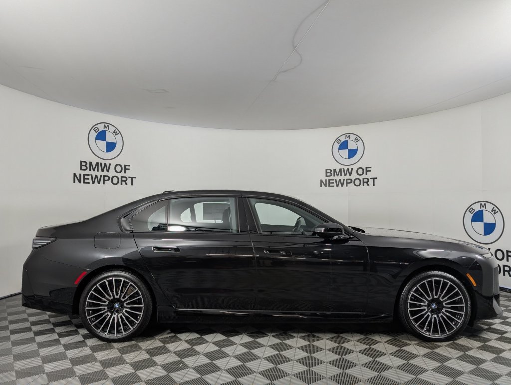 New 2027 BMW i7 xDrive60 w/ M Sport Professional Package AWD/4WD image 5