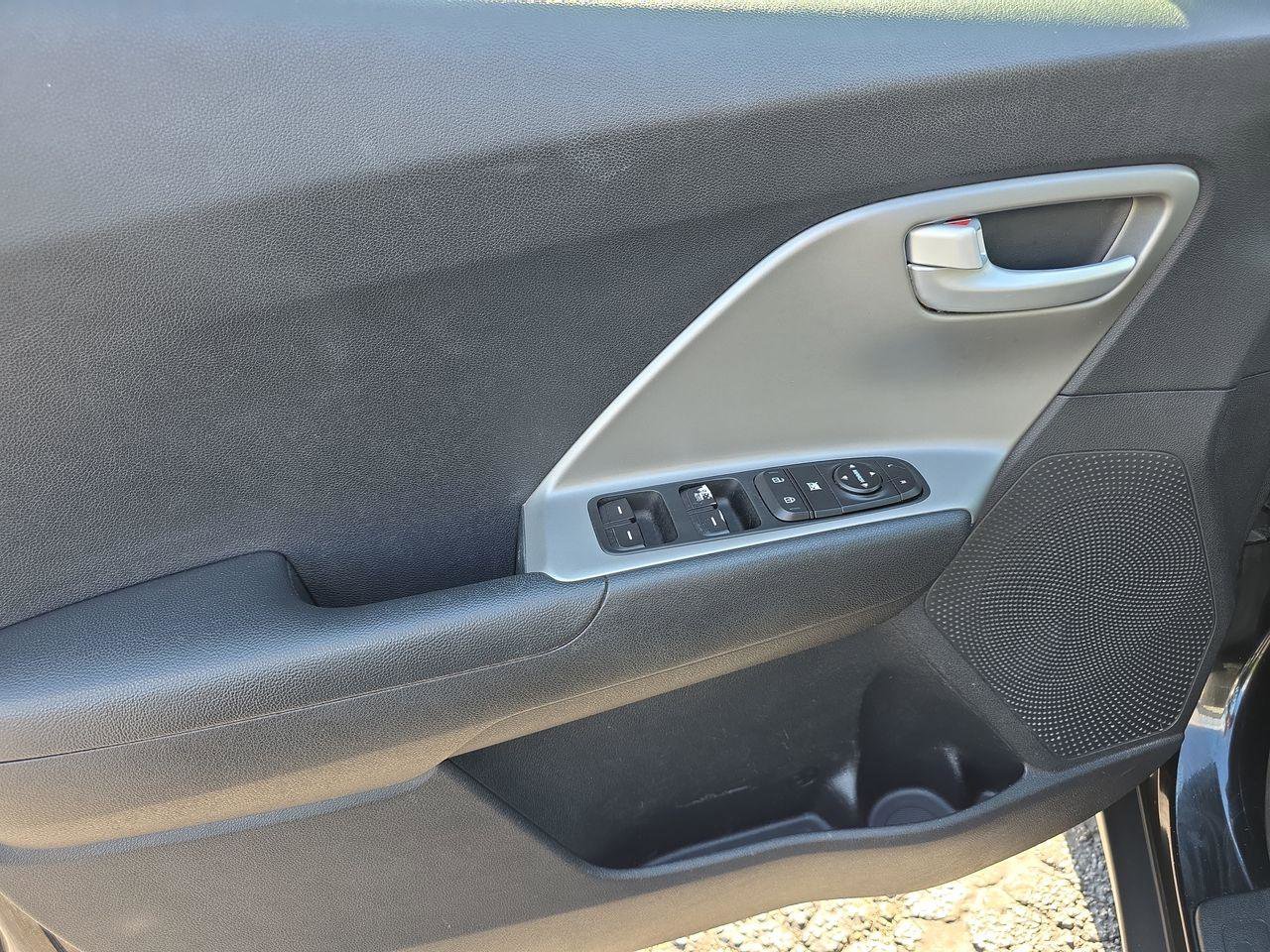 Used 2017 Kia Niro LX FWD image 5