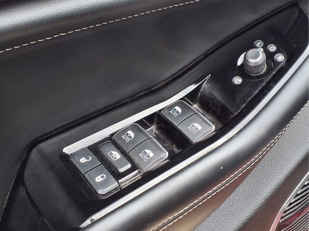 Used 2022 Jeep Grand Cherokee Overland w/ Advanced Protech Group III image 4