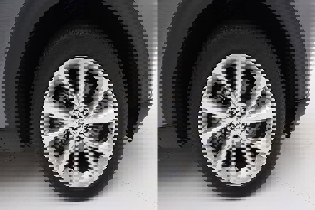 Used 2022 Ford Explorer Platinum w/ Equipment Group 601A image 9