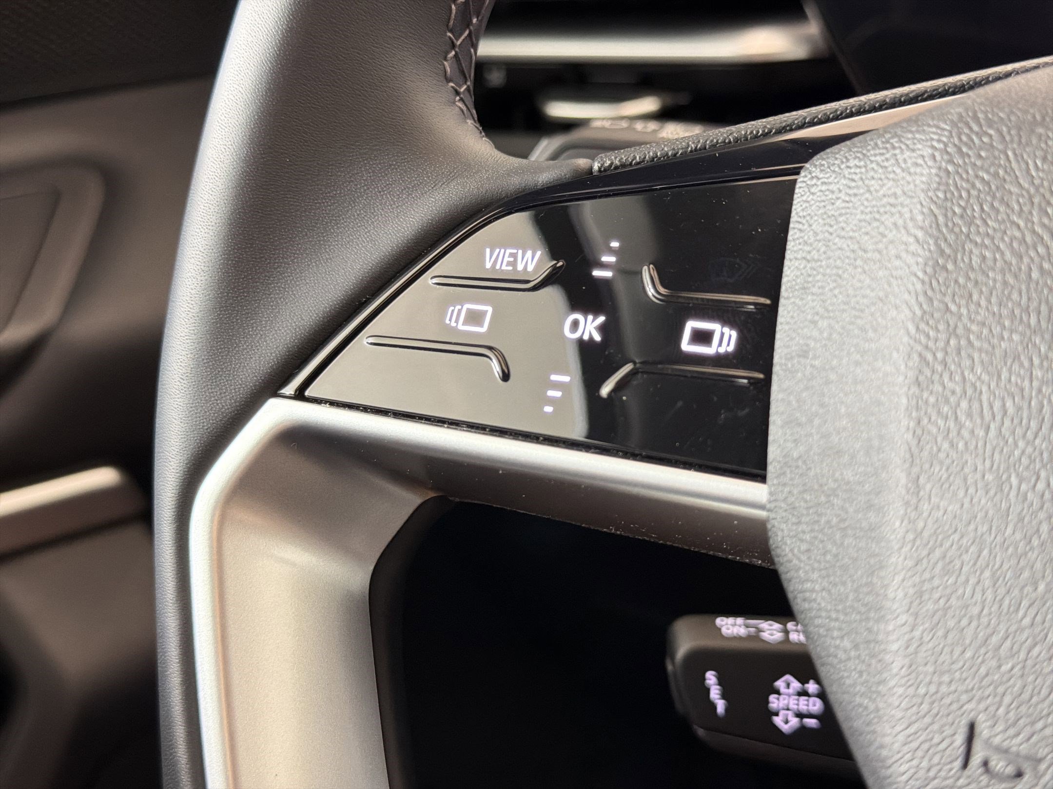 Used 2025 Audi Q5 Premium w/ Convenience Package image 17