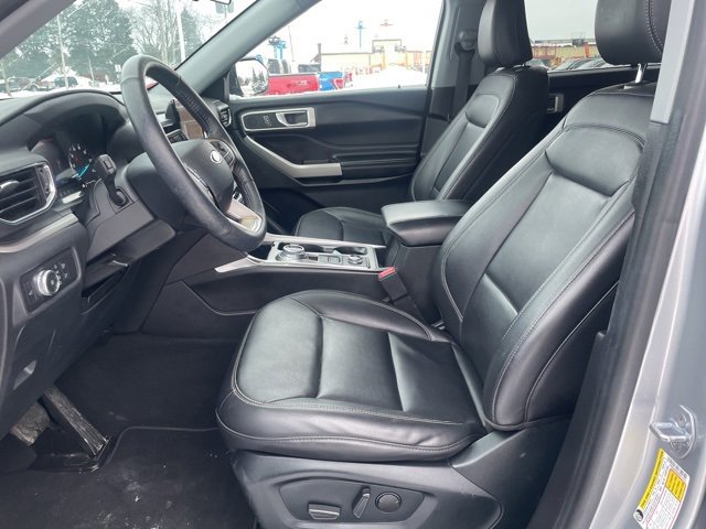 Used 2021 Ford Explorer XLT w/ Equipment Group 202A image 8