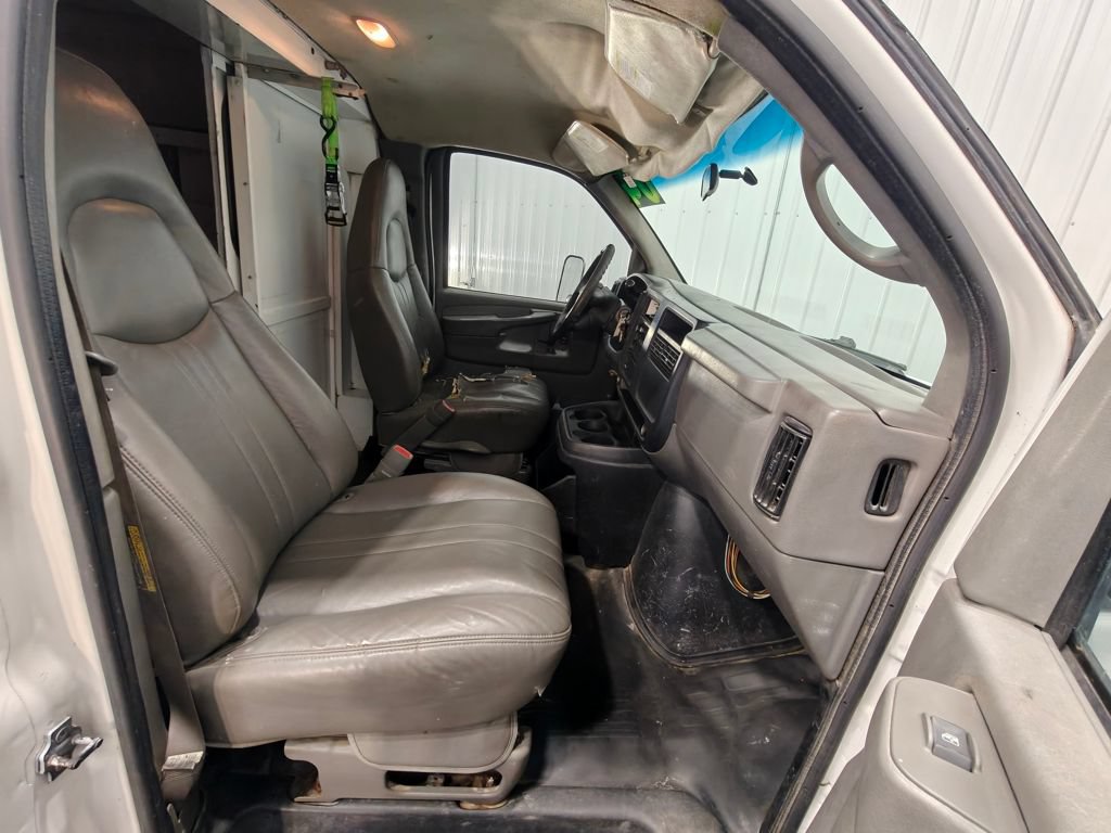 Used 2004 Chevrolet Express 3500 RWD image 27