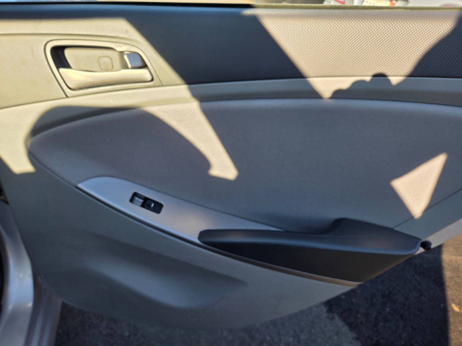 Used 2016 Hyundai Accent SE image 11