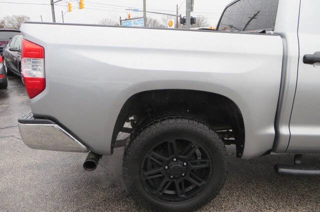 Used 2017 Toyota Tundra SR5 w/ SR5 Upgrade Package image 39