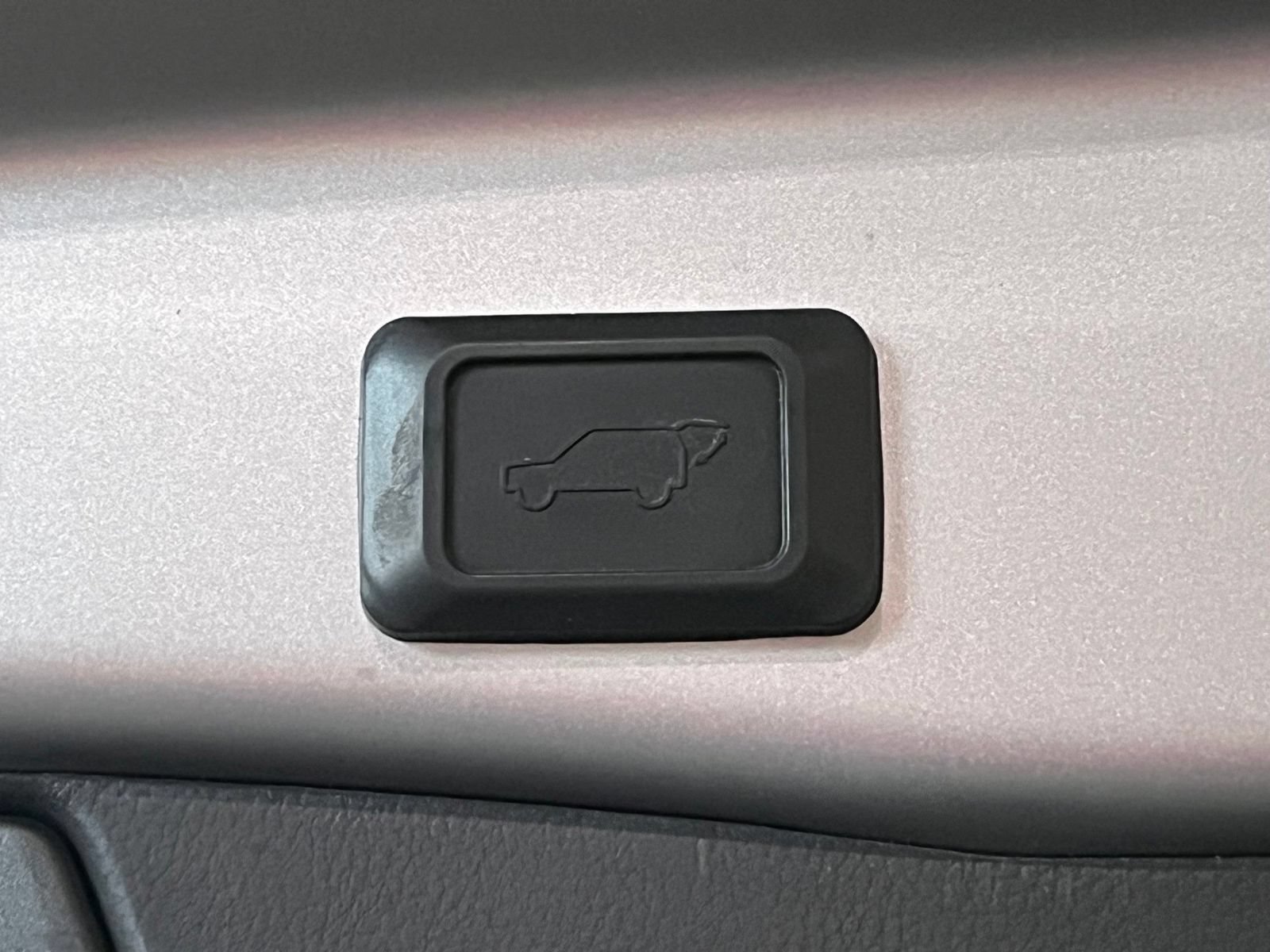 Used 2021 Toyota RAV4 XLE w/ Convenience Package AWD/4WD image 11