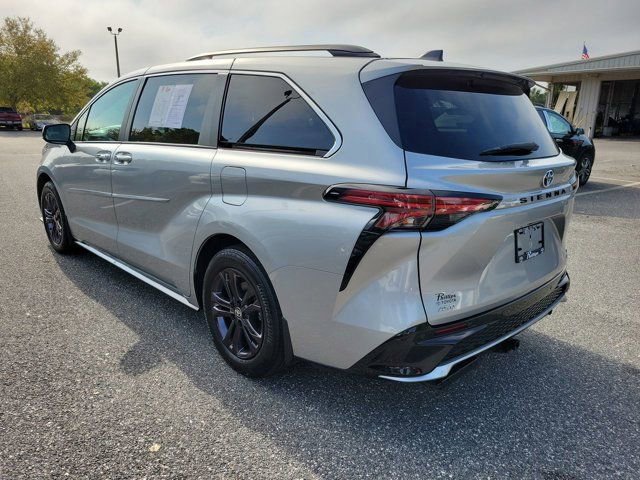 Used 2024 Toyota Sienna XSE w/ XSE Plus Package AWD/4WD image 12