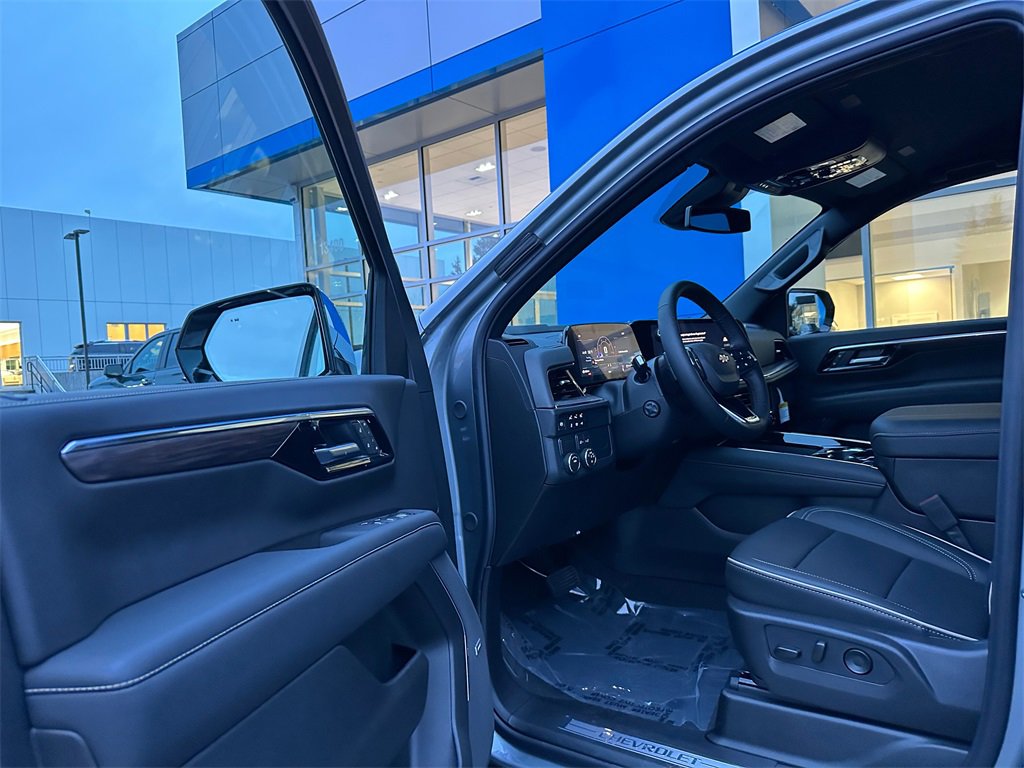 New 2026 Chevrolet Suburban Premier image 21