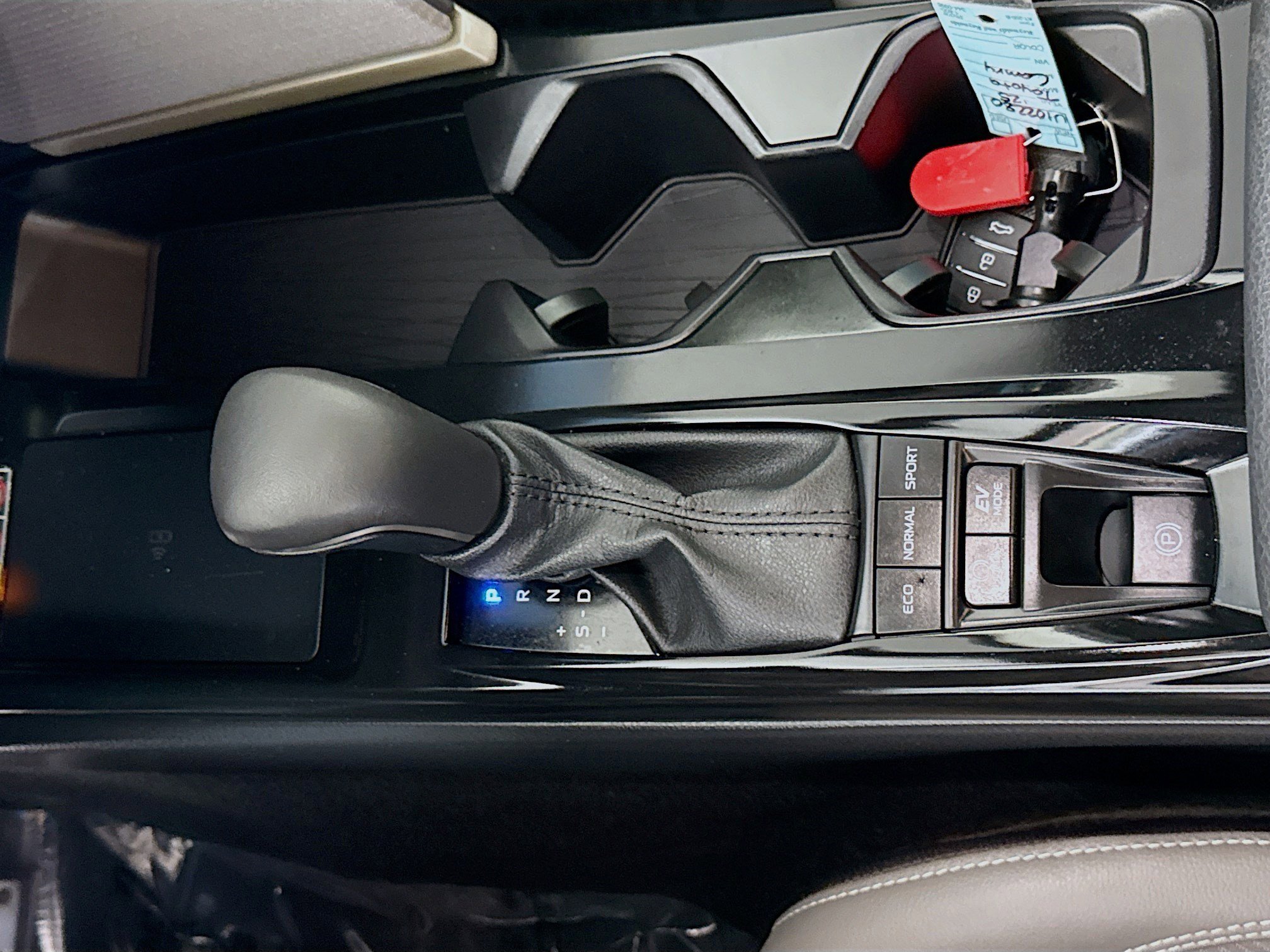 Used 2025 Toyota Camry SE w/ Convenience Package image 20