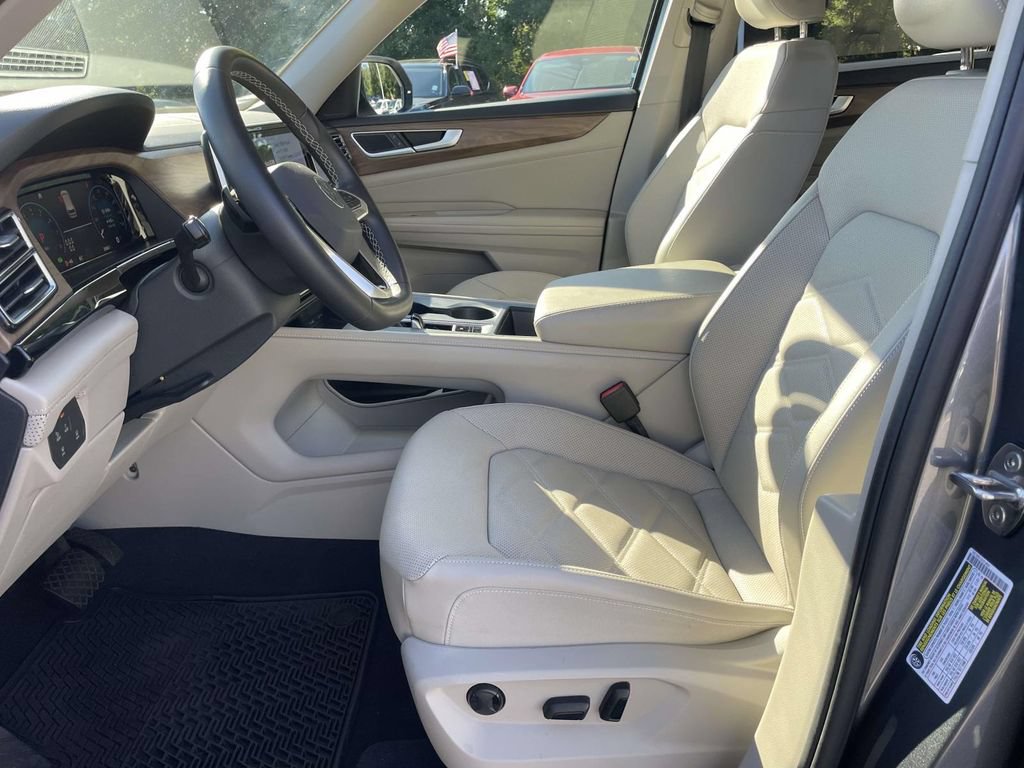 Certified 2024 Volkswagen Atlas SE FWD image 18