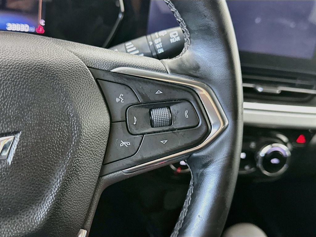 Used 2025 Chevrolet Trax LT w/ LT Convenience Package FWD image 26