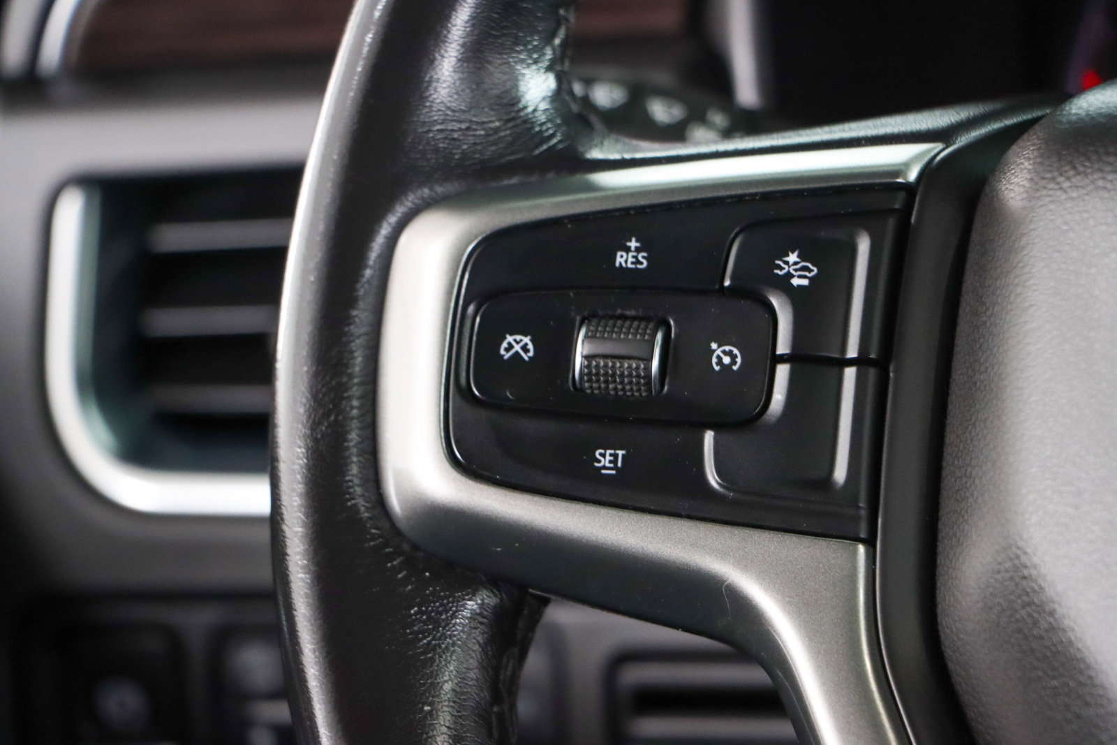 Used 2021 Chevrolet Suburban Z71 image 14