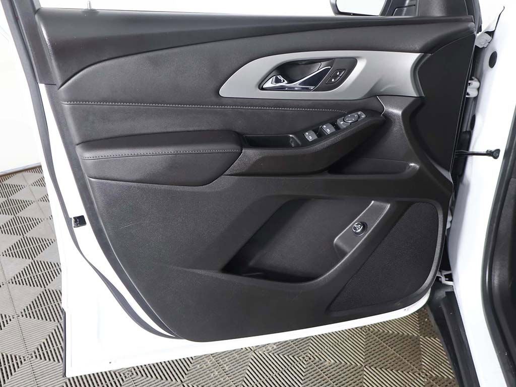 Used 2023 Chevrolet Traverse LT image 18