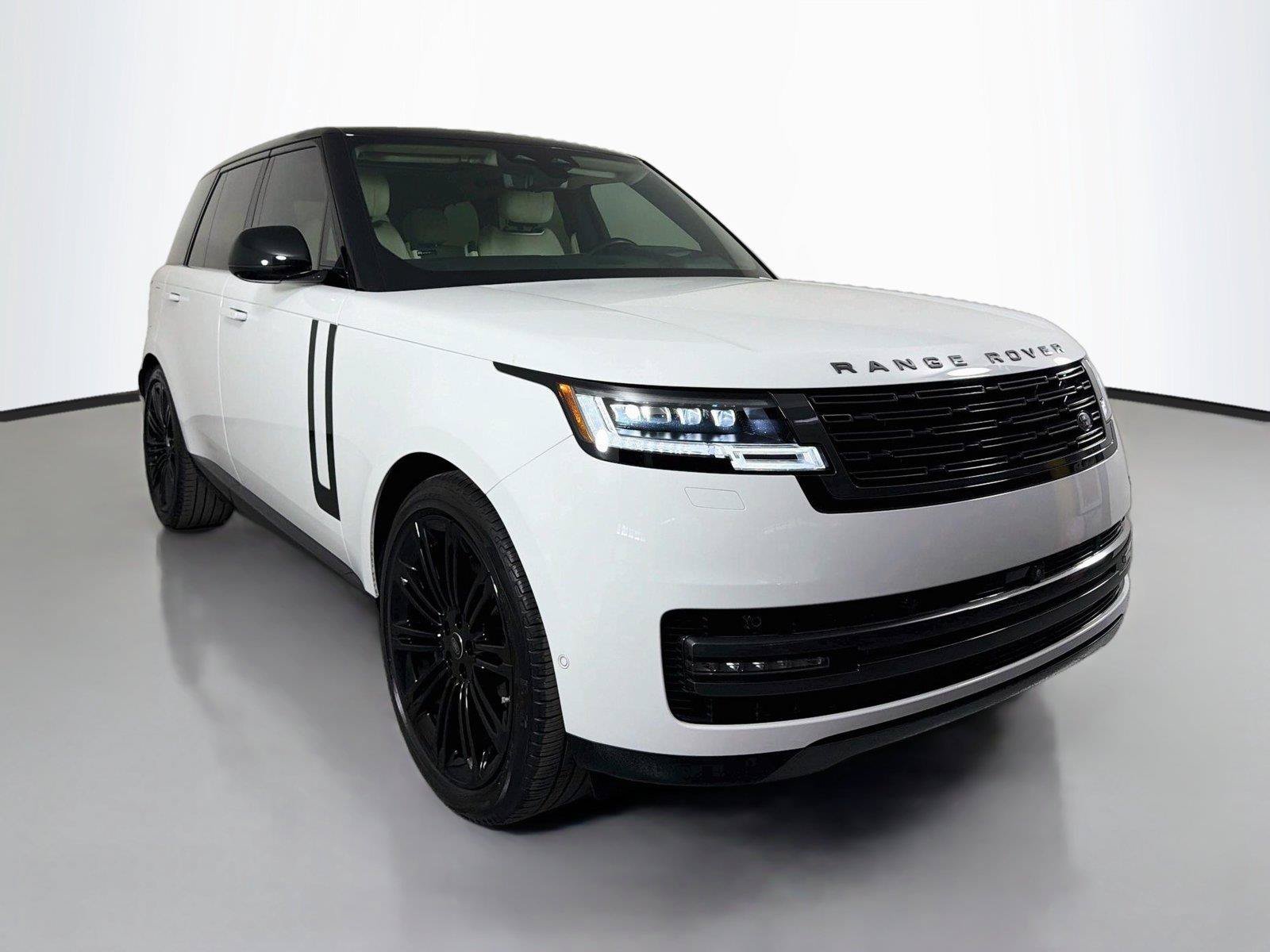 Certified 2025 Land Rover Range Rover SE AWD/4WD image 3