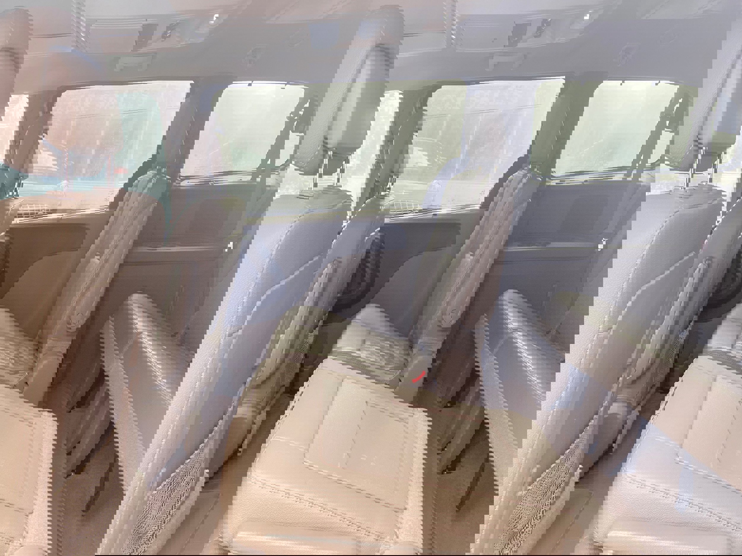 Used 2014 Chrysler Town & Country Touring image 16