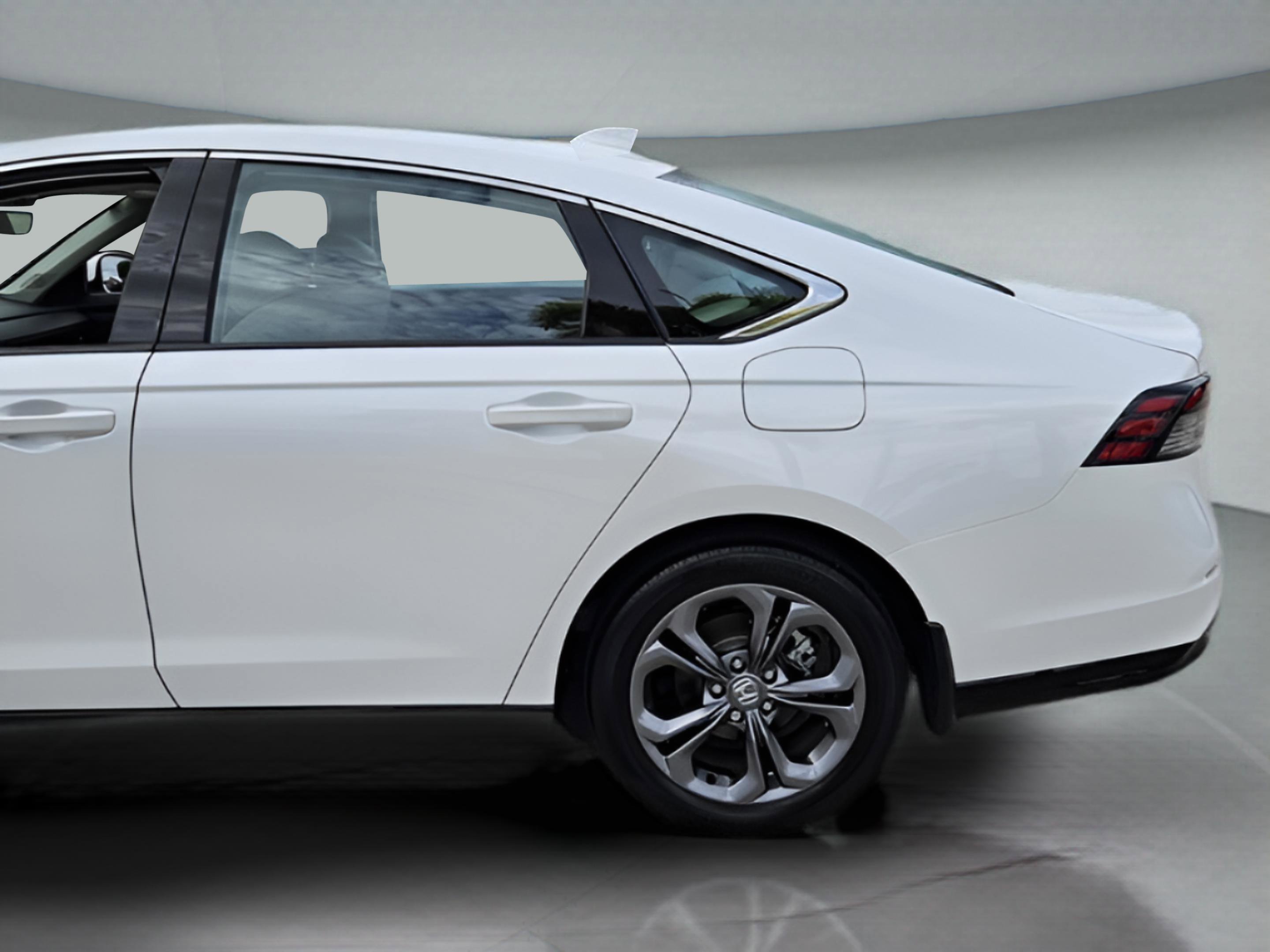 Certified 2025 Honda Accord EX-L image 39