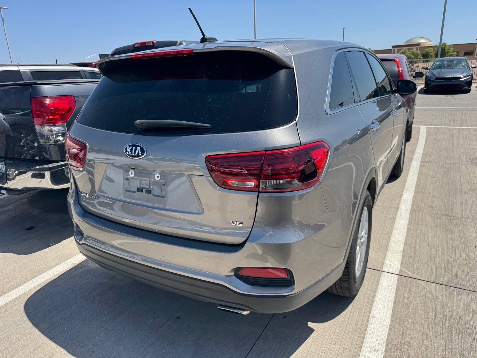 Used 2019 Kia Sorento LX image 4