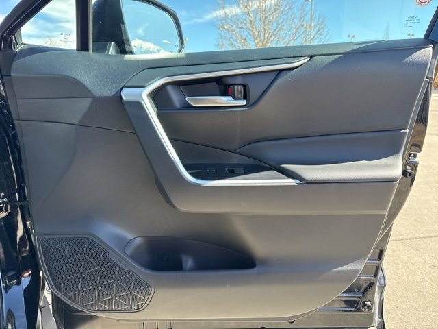 Used 2025 Toyota RAV4 XLE image 17
