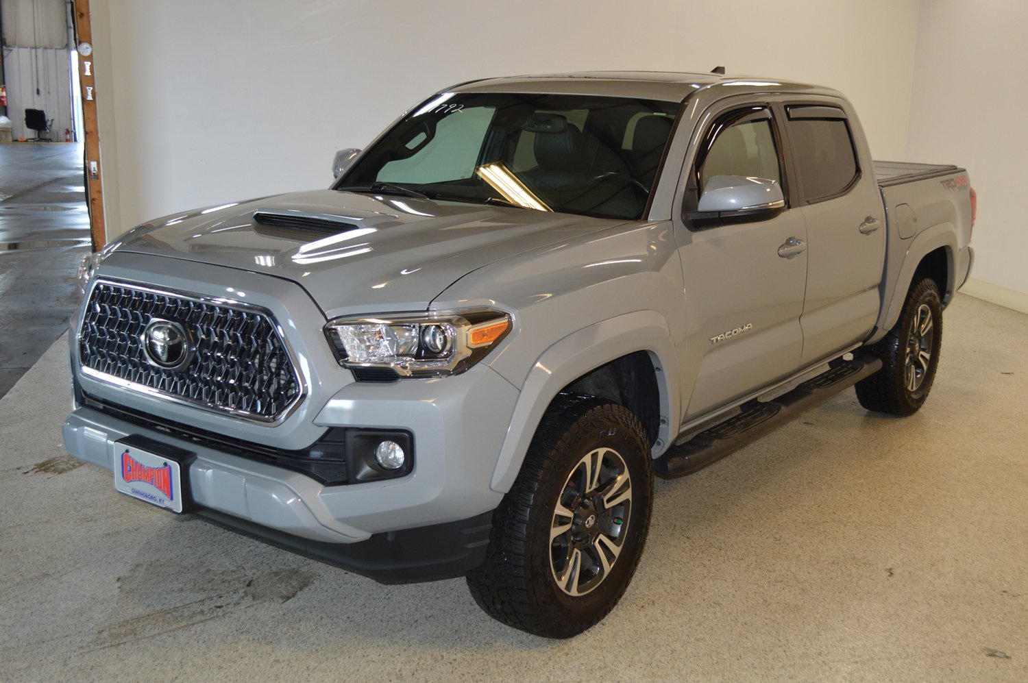 Used 2019 Toyota Tacoma TRD Sport image 7